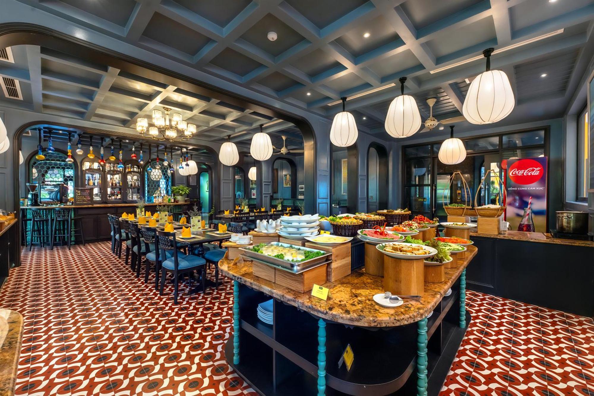 Son Hoi An Boutique Hotel & Spa Buitenkant foto The interior of the restaurant