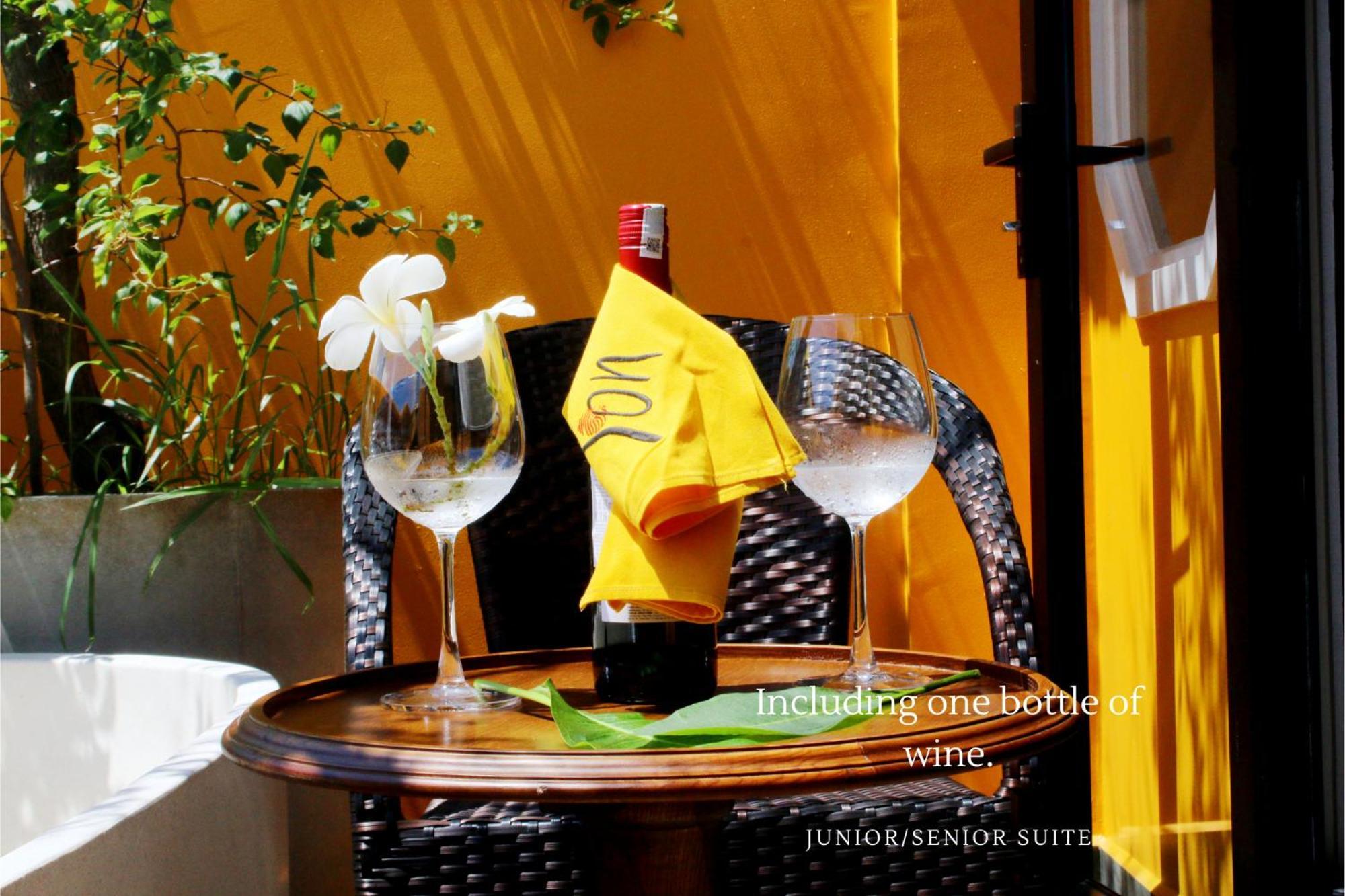 Son Hoi An Boutique Hotel & Spa Kamer foto Wine at the hotel