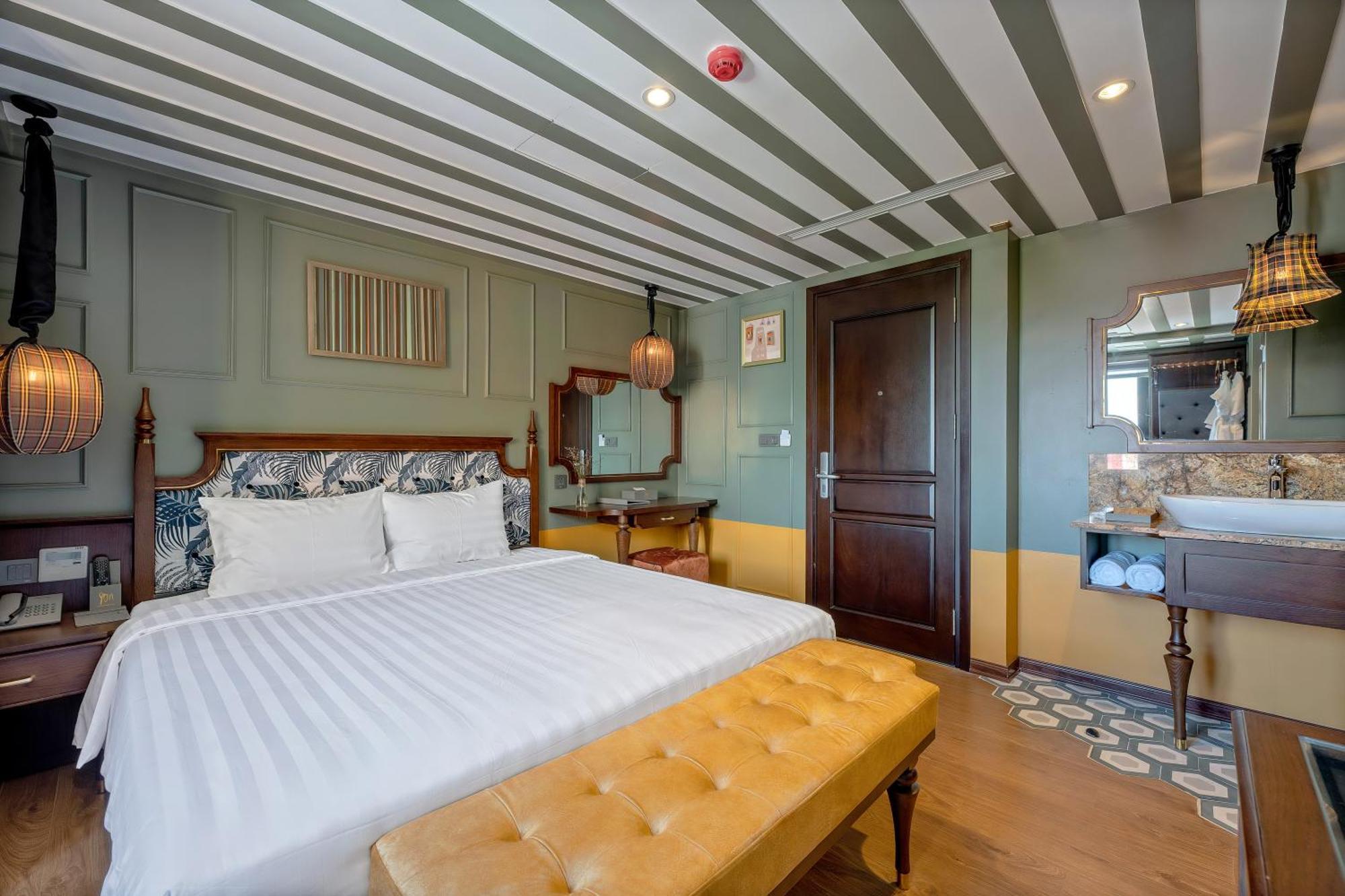 Son Hoi An Boutique Hotel & Spa Kamer foto A room at the hotel