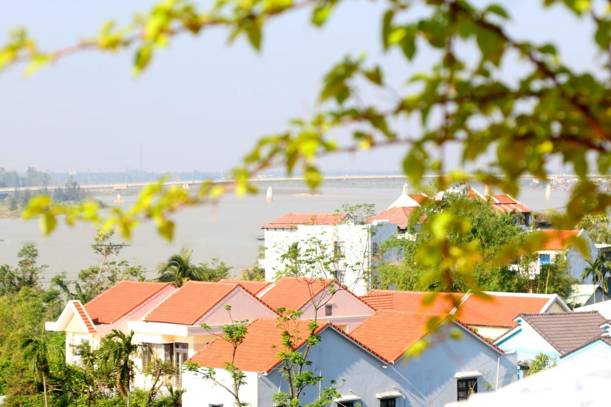 Son Hoi An Boutique Hotel & Spa Kamer foto View of the town