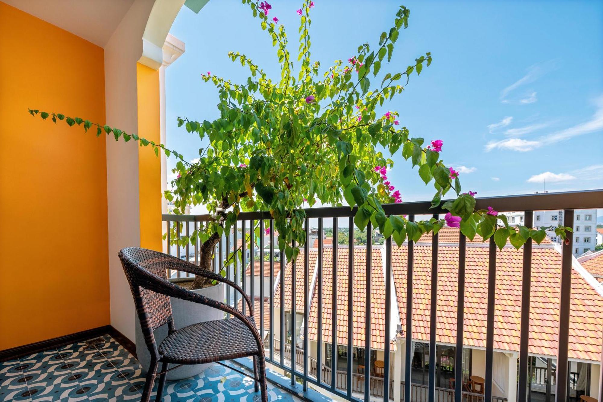 Son Hoi An Boutique Hotel & Spa Kamer foto A balcony in Vietnam