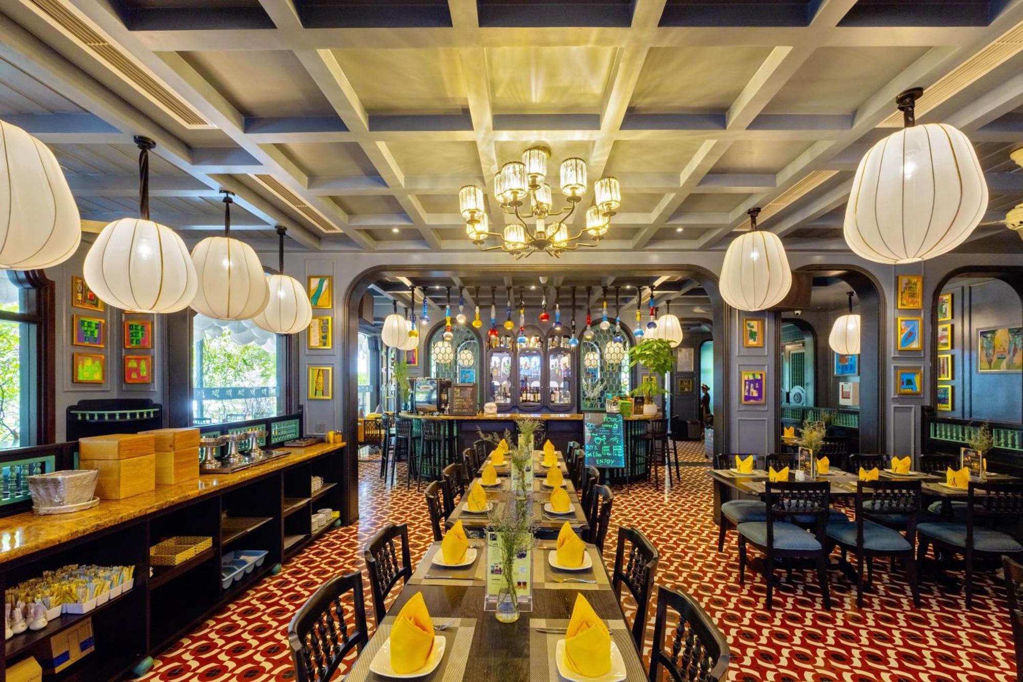 Son Hoi An Boutique Hotel & Spa Buitenkant foto The interior of the restaurant