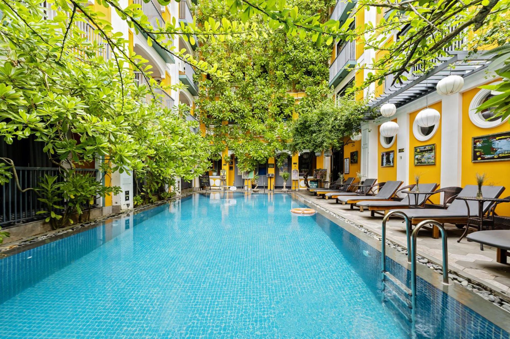 Son Hoi An Boutique Hotel & Spa Buitenkant foto The swimming pool at the hotel
