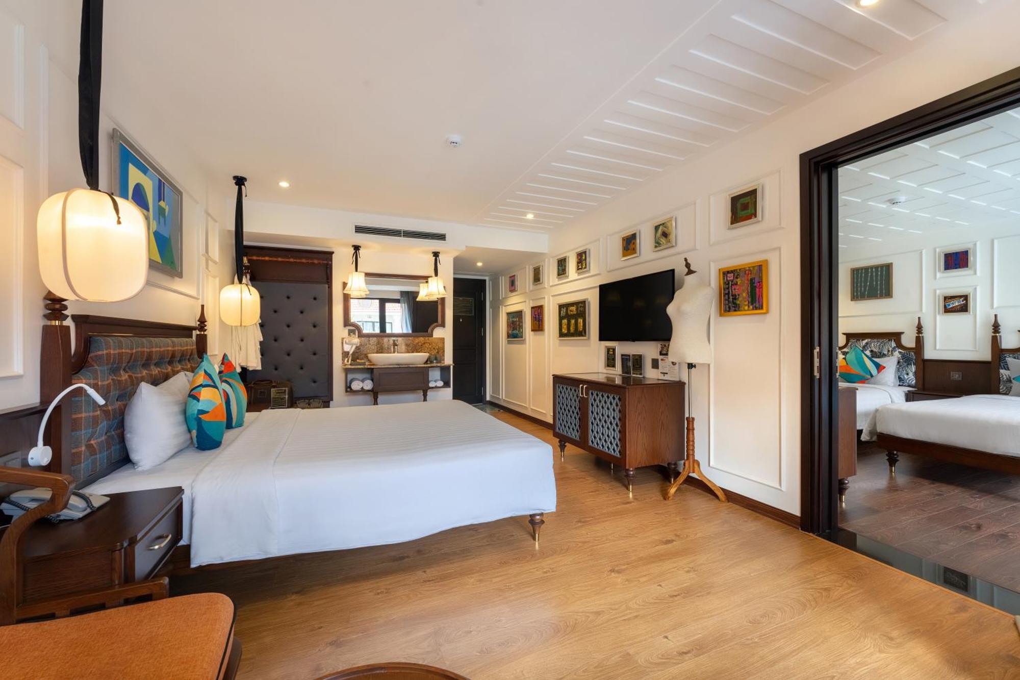 Son Hoi An Boutique Hotel & Spa Buitenkant foto A room at the hotel